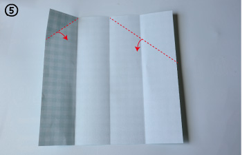 箸袋の作り方　点線にそって角を折り曲げる